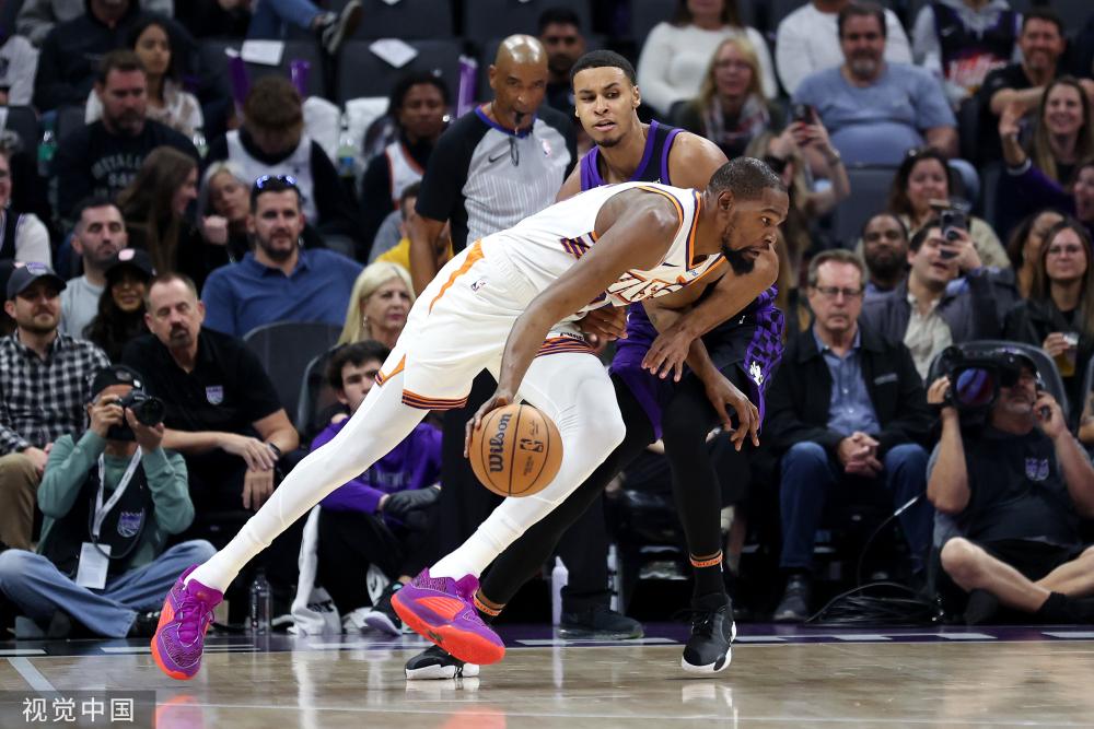 记者提问时 记者提问时